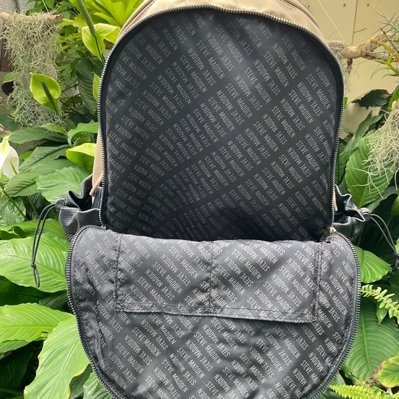 STEVE MADDEN Large Tan/Gold & Black Backpack - Picture 5 of 13